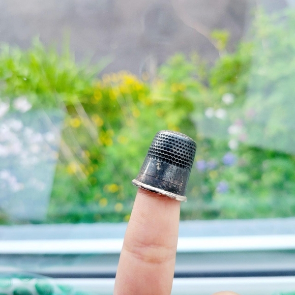 Vintage Strawberry Flower Thimble - Picture 7 of 8